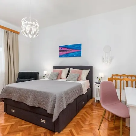 House Katarina Private Heated Swimming Pool فيلة