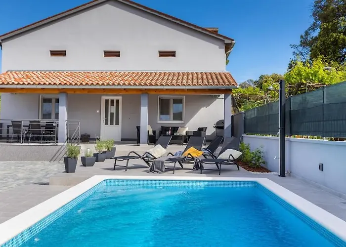 House Katarina Private Heated Swimming Pool Pola