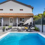 House Katarina Private Heated Swimming Pool Pula