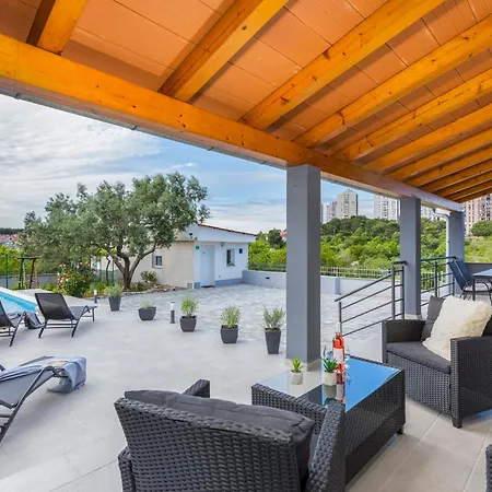 Vila House Katarina Private Heated Swimming Pool *