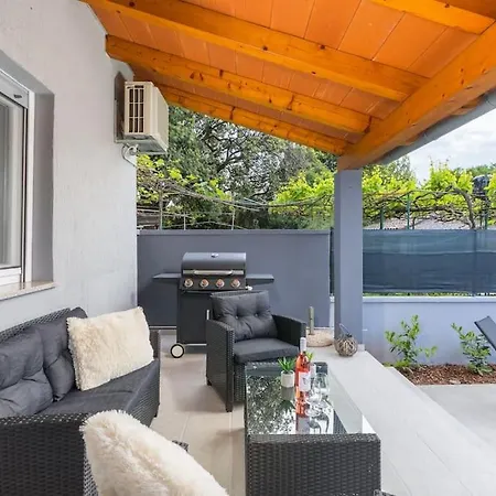 House Katarina Private Heated Swimming Pool