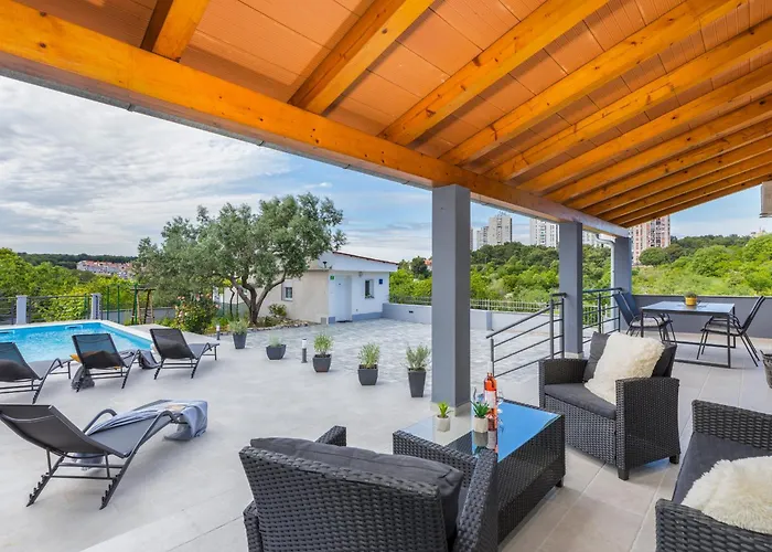 Vila House Katarina Private Heated Swimming Pool *