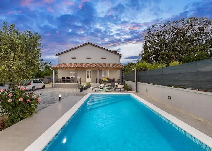 Vila House Katarina Private Heated Swimming Pool *