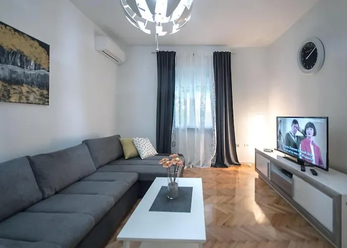 Vila House Katarina Private Heated Swimming Pool *