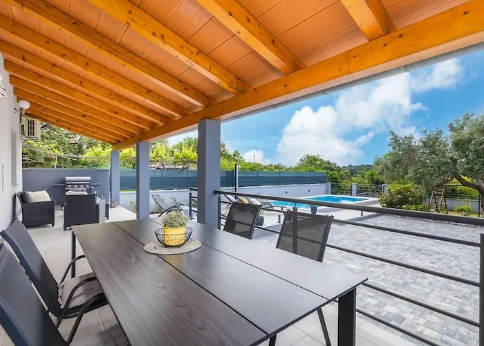 House Katarina Private Heated Swimming Pool Pula