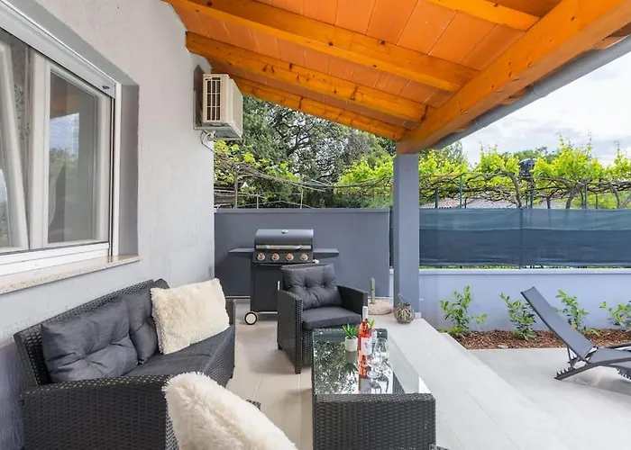 House Katarina Private Heated Swimming Pool