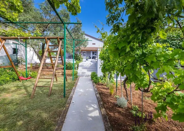 House Katarina Private Heated Swimming Pool *